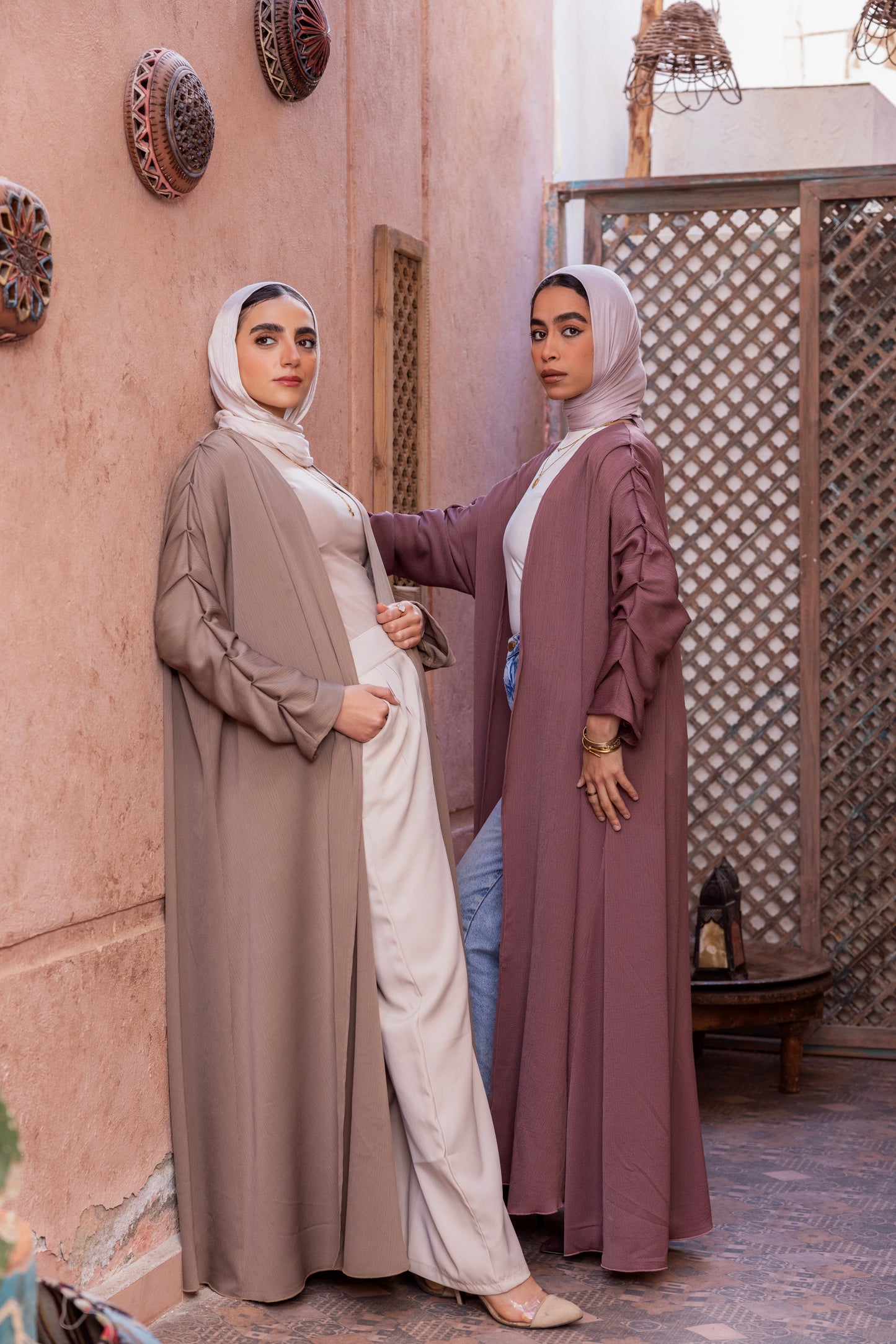 crinkled Abaya in cafe