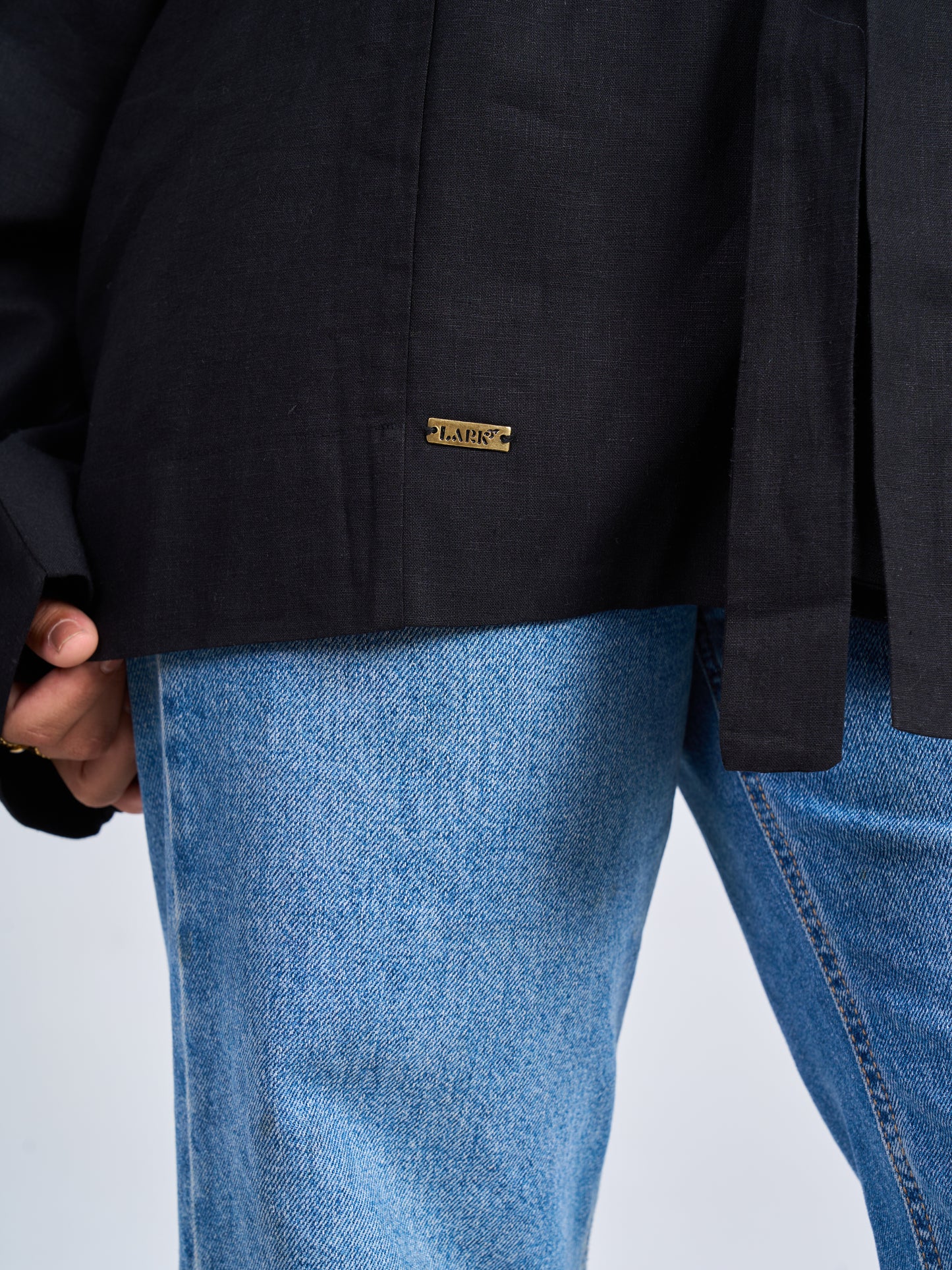 Linen blouse in black