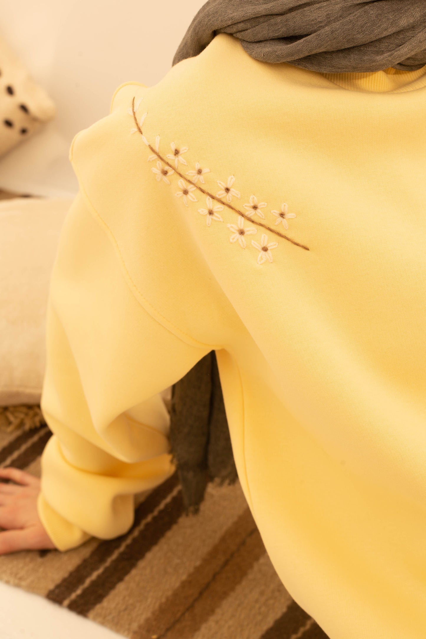 Blossom sweatshirt in butter yellow