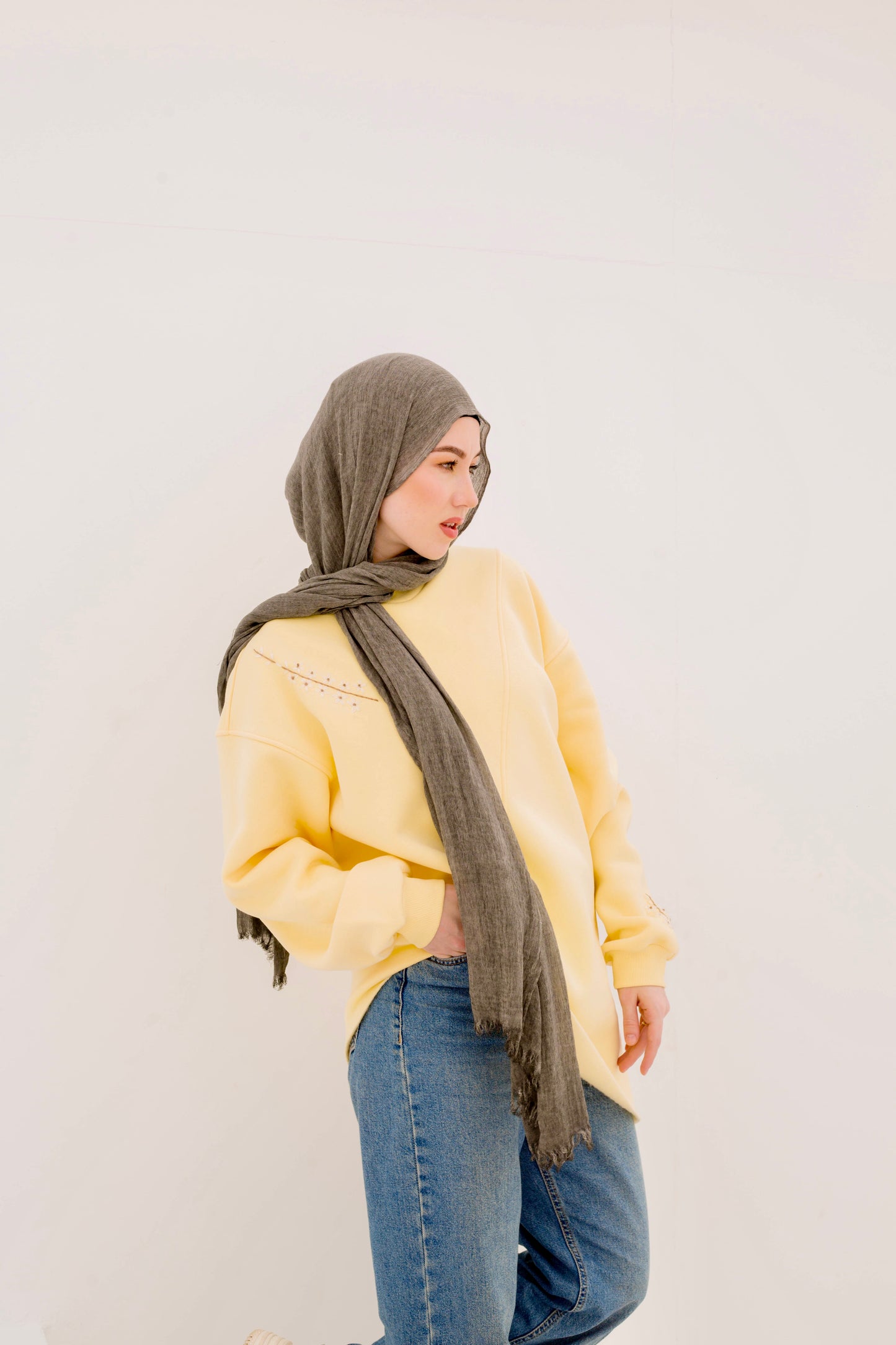 Blossom sweatshirt in butter yellow