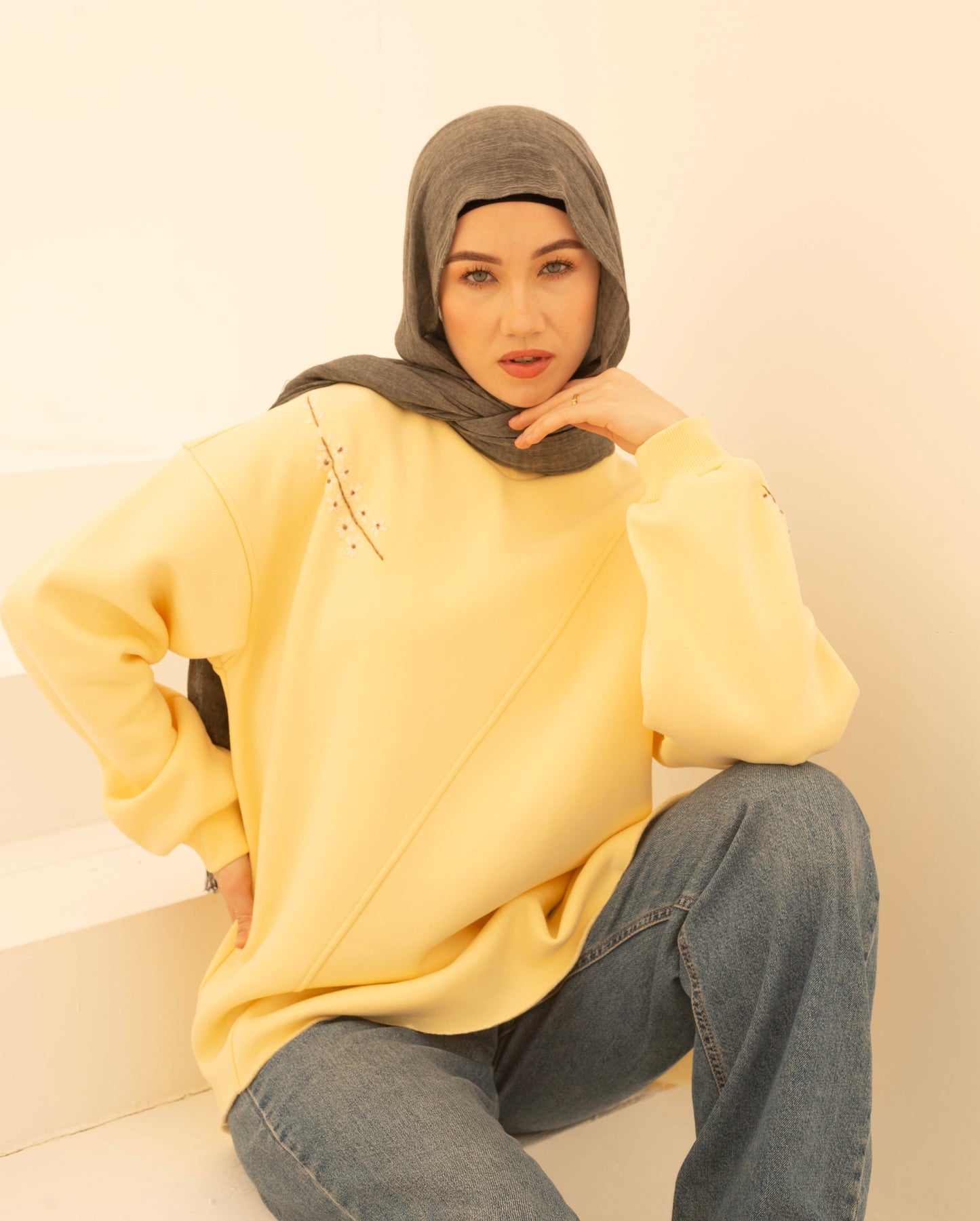 Blossom sweatshirt in butter yellow