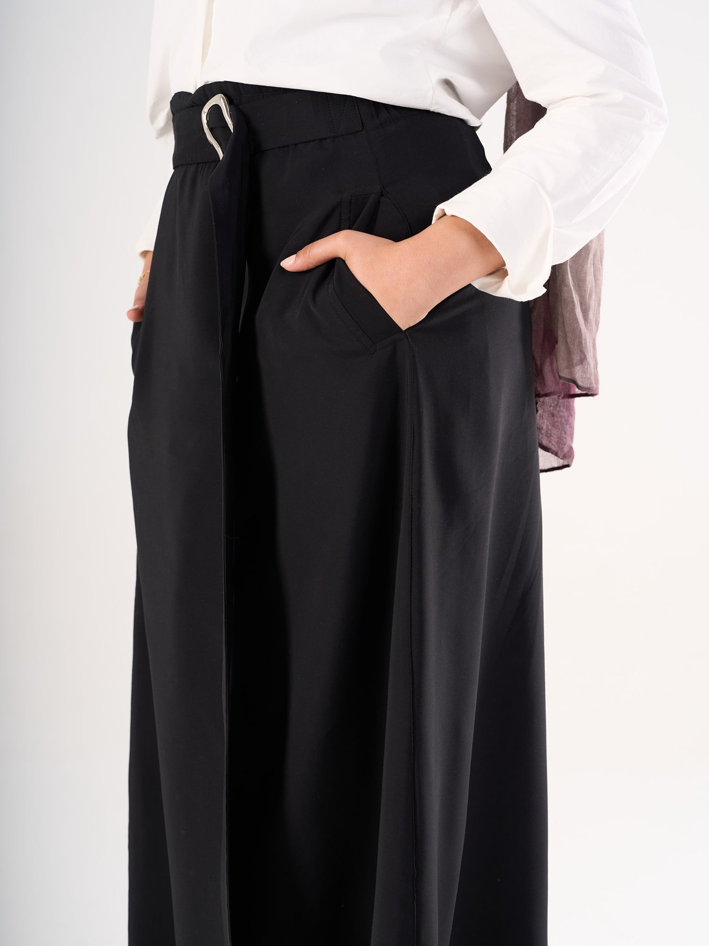 Airy Skirt in Black
