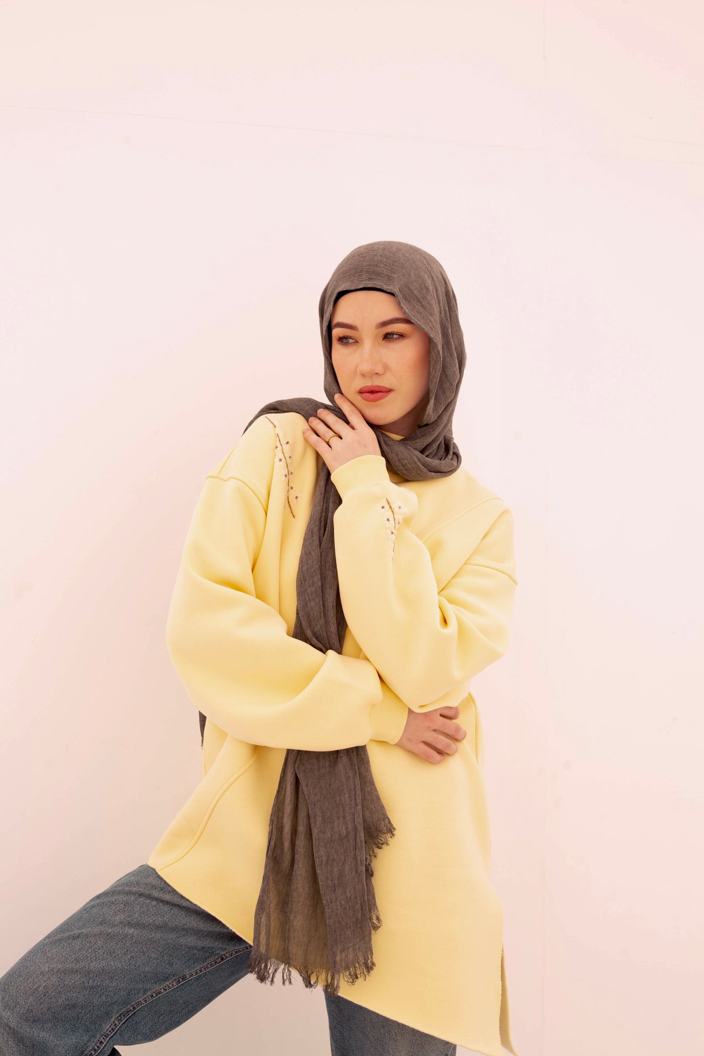 Blossom sweatshirt in butter yellow