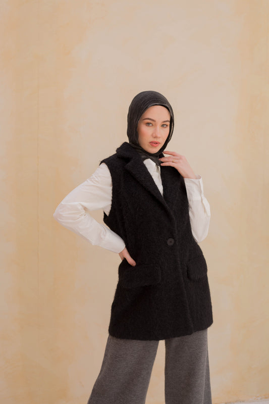 Wool vest in black
