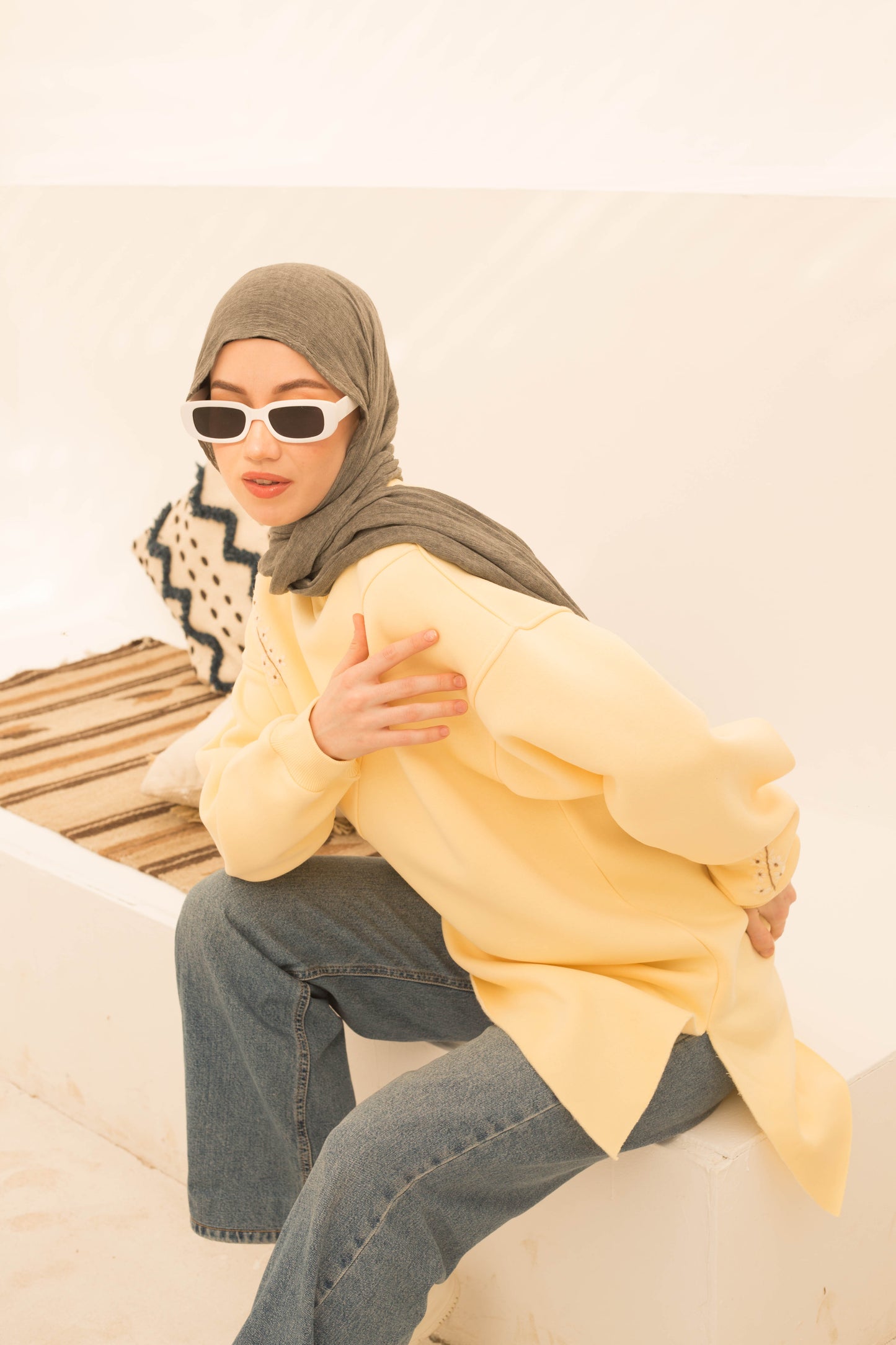 Blossom sweatshirt in butter yellow