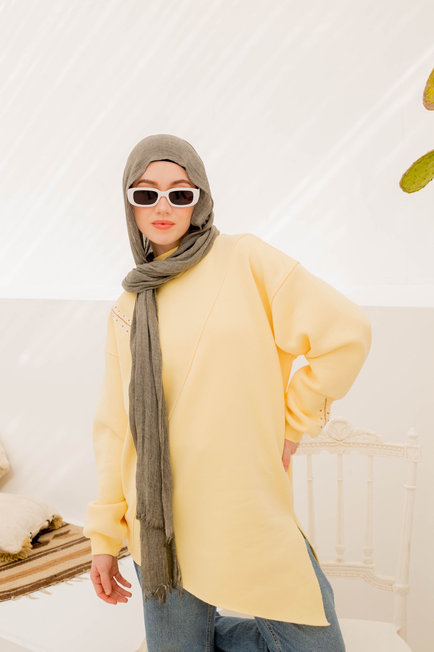 Blossom sweatshirt in butter yellow