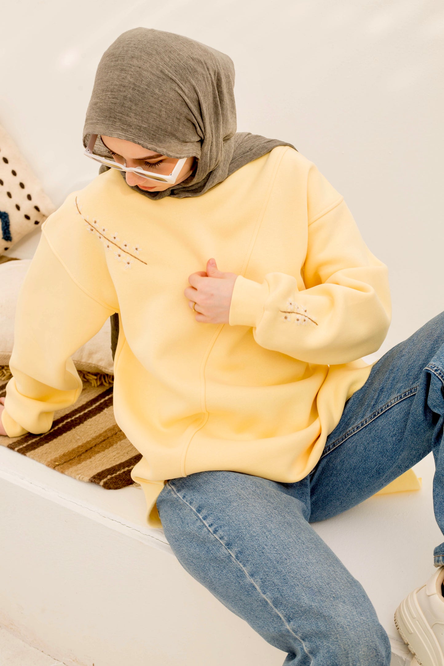 Blossom sweatshirt in butter yellow