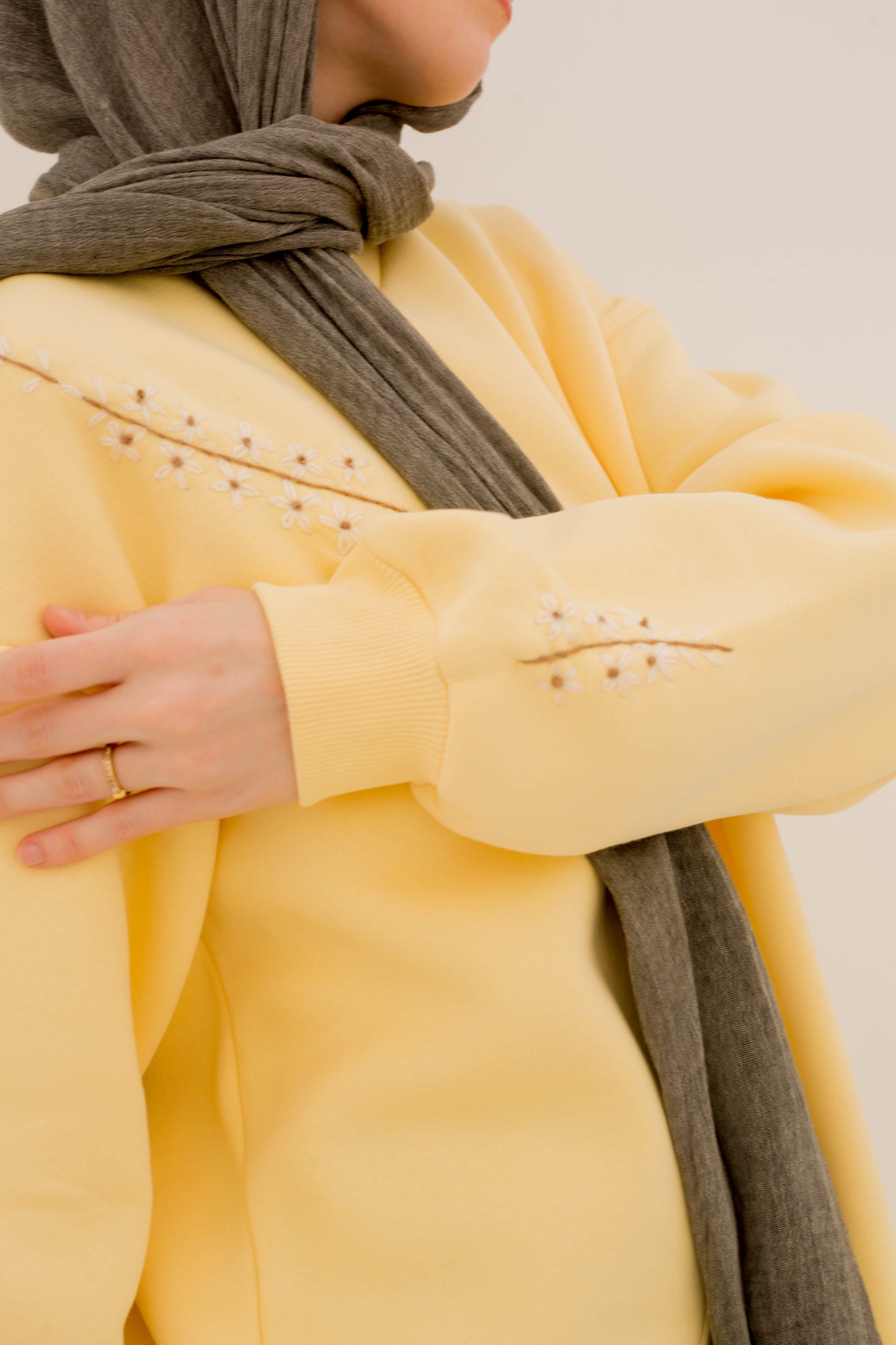 Blossom sweatshirt in butter yellow