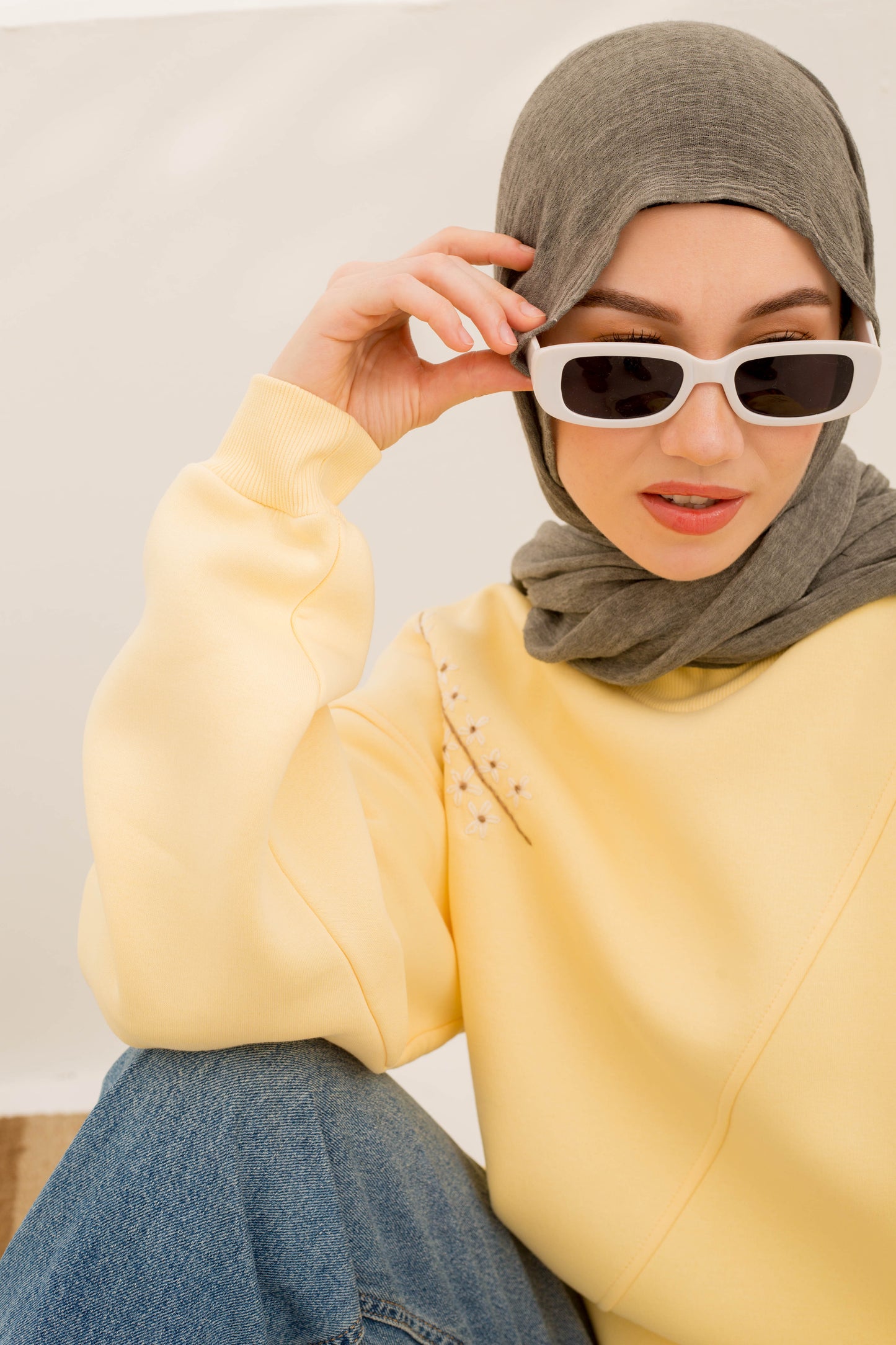 Blossom sweatshirt in butter yellow