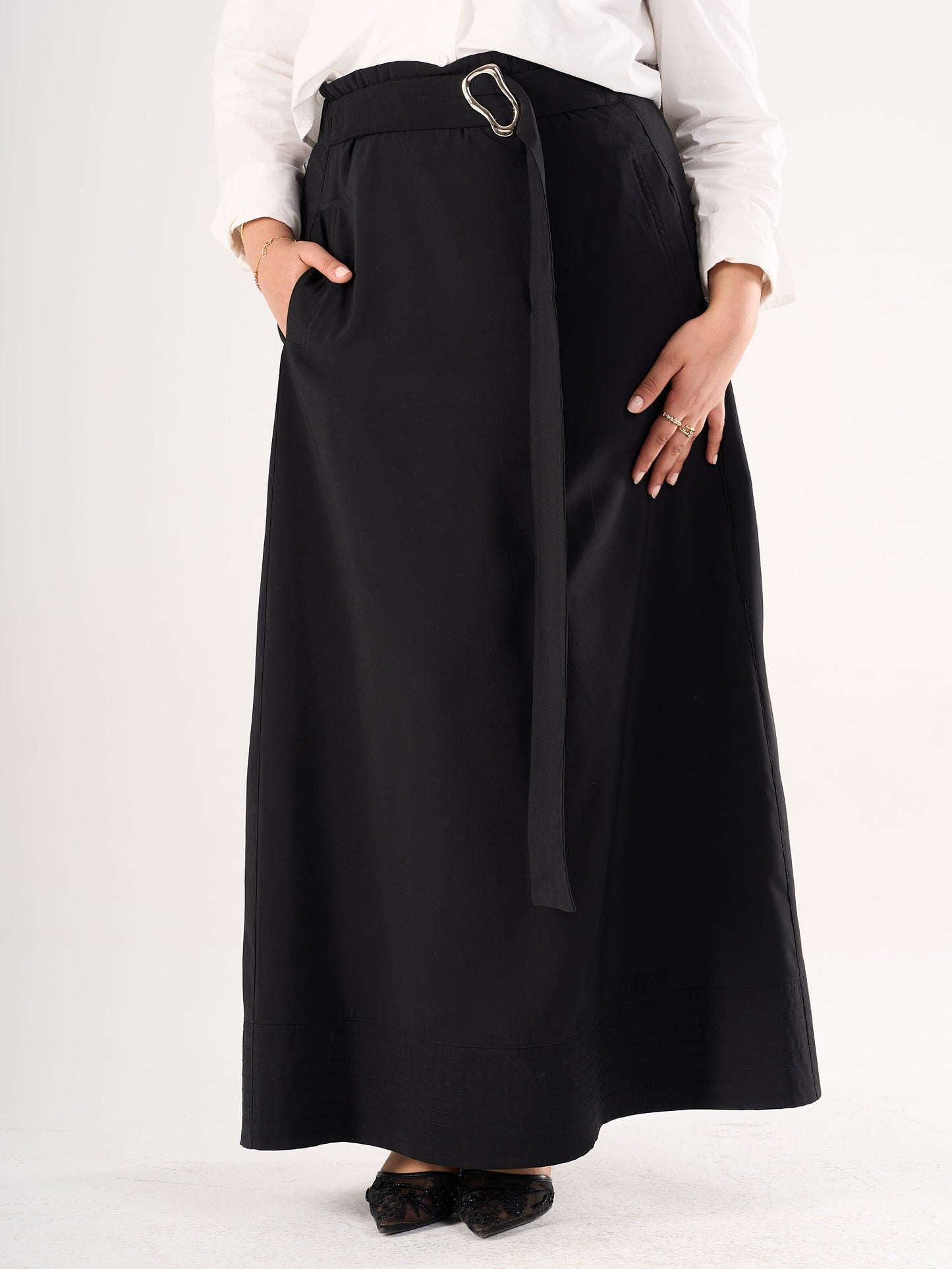 Airy Skirt in Black