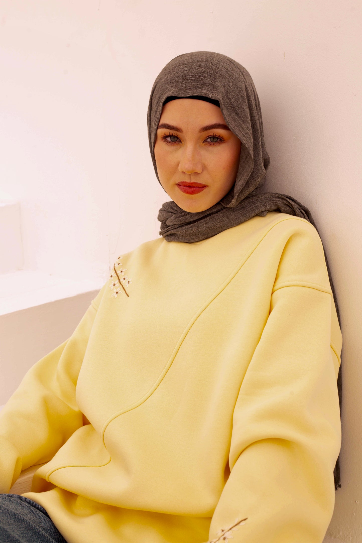 Blossom sweatshirt in butter yellow