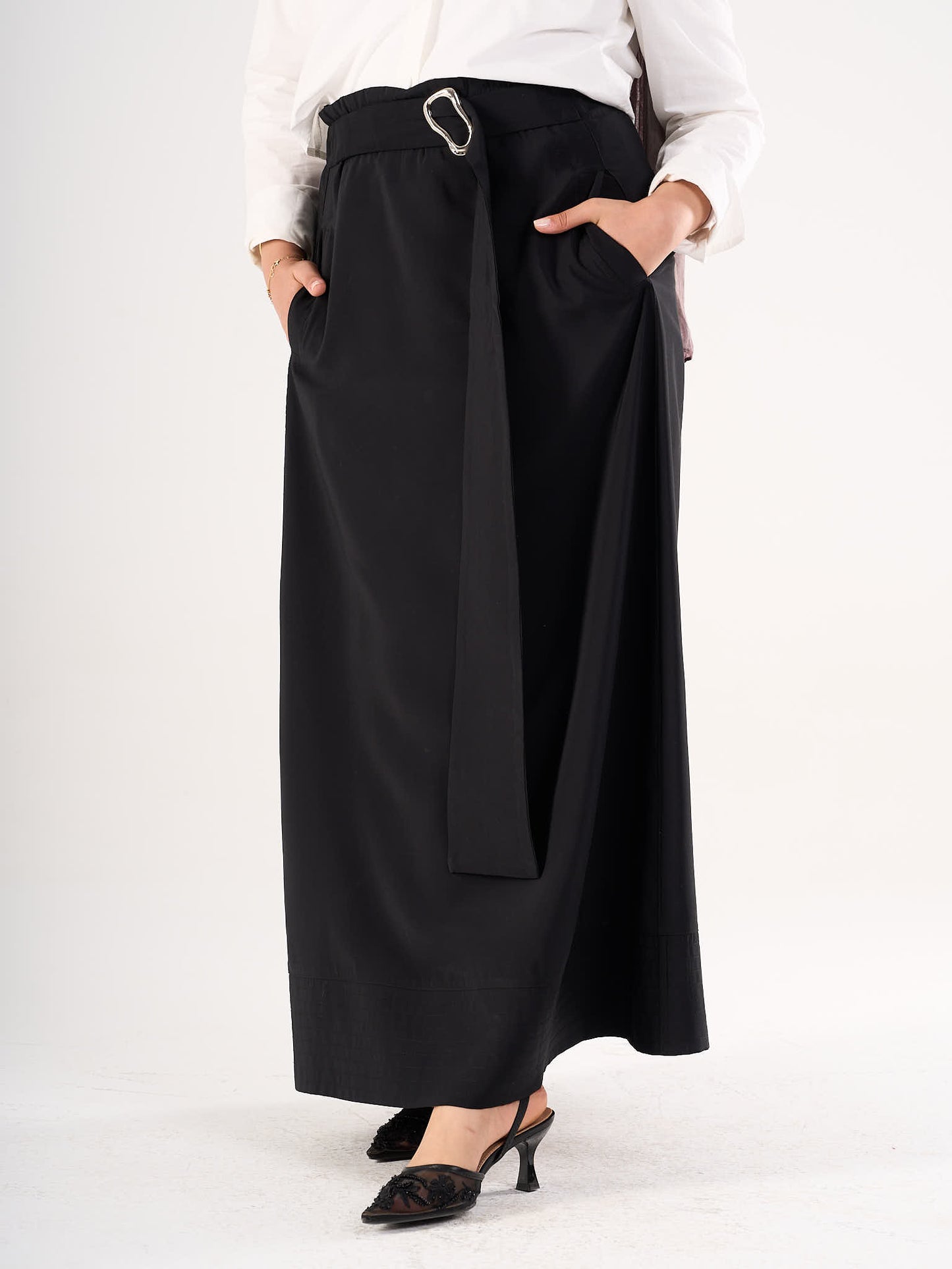 Airy Skirt in Black