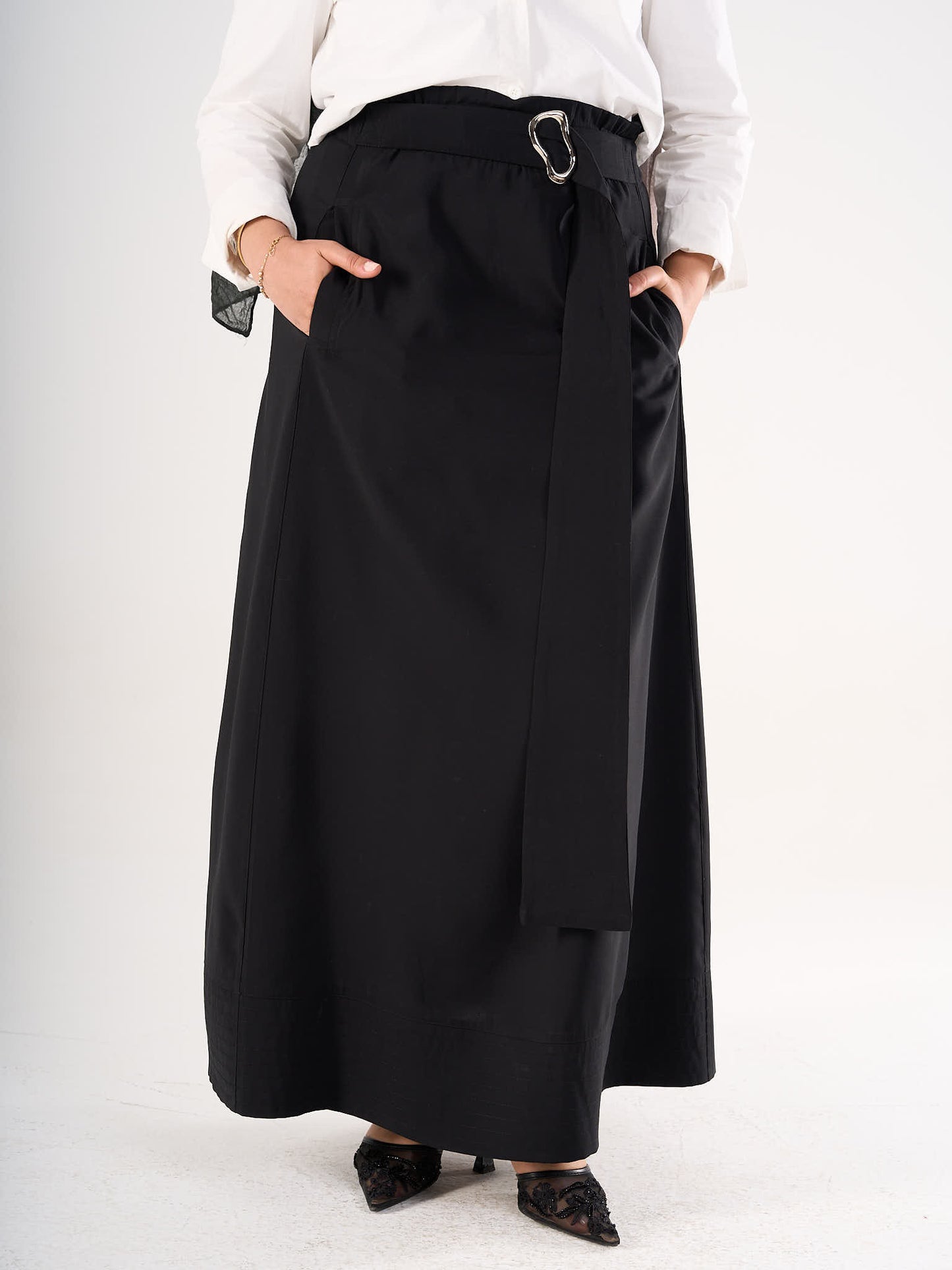 Airy Skirt in Black